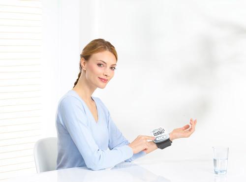 【beurer 博依】 手腕血壓計 BC28 - 德記生活