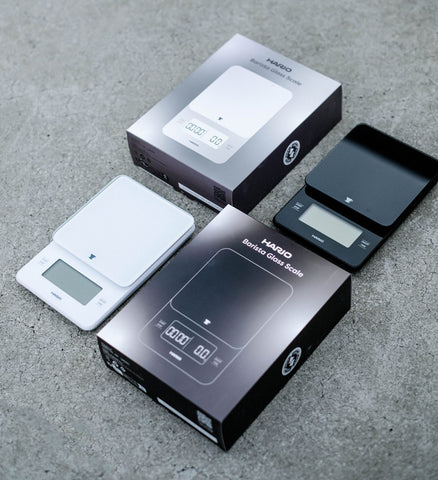【HARIO】咖啡師玻璃電子秤 2000g/0.5g 黑色/白色《加價購限定賣場》