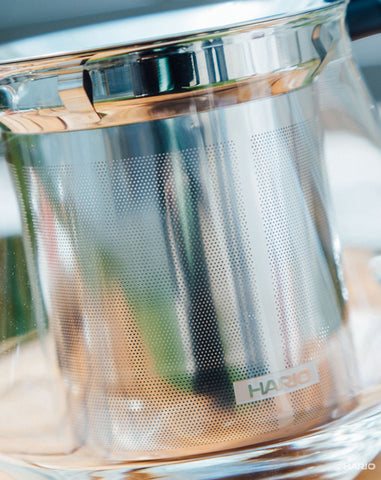 【HARIO】CLEAR BREW 單手沖泡茶壺 600ml 耐熱玻璃 不鏽鋼濾網 單手倒茶 TPF-60-HSV