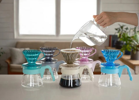 【HARIO】限量套組 樹脂濾杯*1+咖啡壺*1+濾紙40張入*1+量匙*1(自然米/海洋藍/薄荷綠/玫瑰粉/摩登灰)